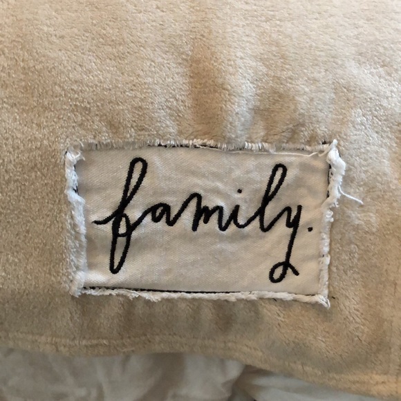 Rae Dunn “family” plush, decorative throw blanket. - Picture 4 of 4